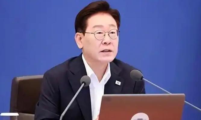 韩国总统李在明低价变卖私人房产一事，在韩国社会掀起广泛讨论。他将自己位于京畿道盆