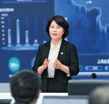 任正非最新讲话提到：12306系统的核心技术带头人曾经是一个小姑娘，她是时代楷模