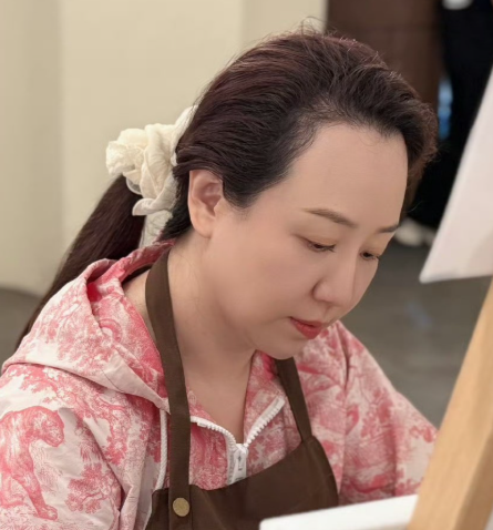 演员关凌，突然冲上了高位热搜，这次她字里行间都是无奈，并扬言一定要在两个月内减肥