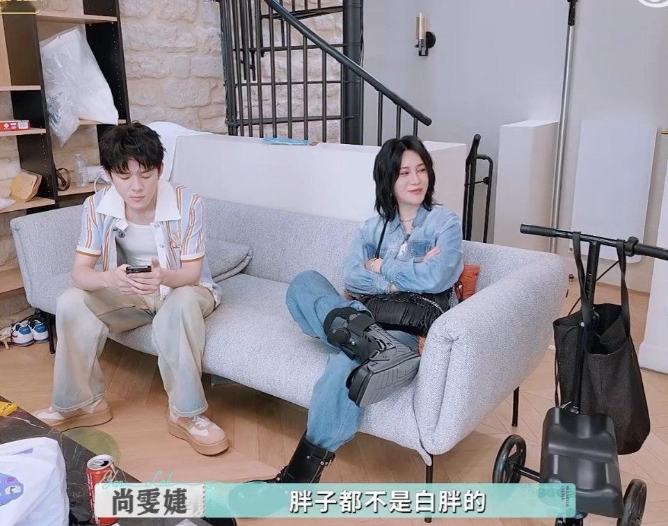 尚雯婕已经被三个东北人同化了东北话果然无孔不入！尚雯婕直接被三个东北人同化，说话