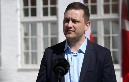 突然反水！力挺日本。公开叫板中国。还扬言说永不合作。在中方就日方涉台错误言