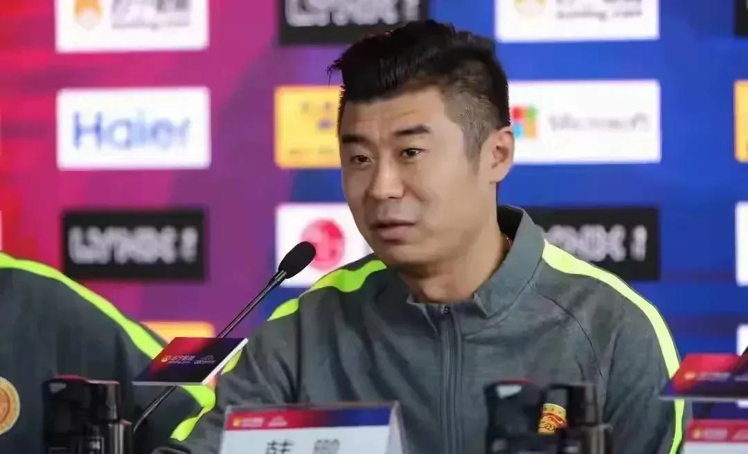 泰山新教练埃里克（Eric）情况介绍。崔康熙返回韩国治疗，泰山队组建了以韩鹏为
