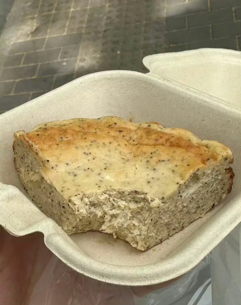 “店主直接把小蛋糕的成本都写上了。。。我终于知道为什么蛋糕很贵了”