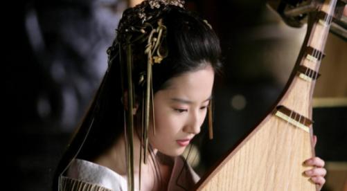 208年，曹操做主将35岁的蔡文姬，许配给22岁的董祀。新婚夜，看着这个已经生过