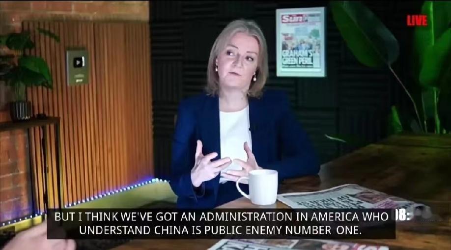 1月29日，英国前首相特拉斯在电视节目中说:“美国人知道中国是头号敌人，但斯塔默