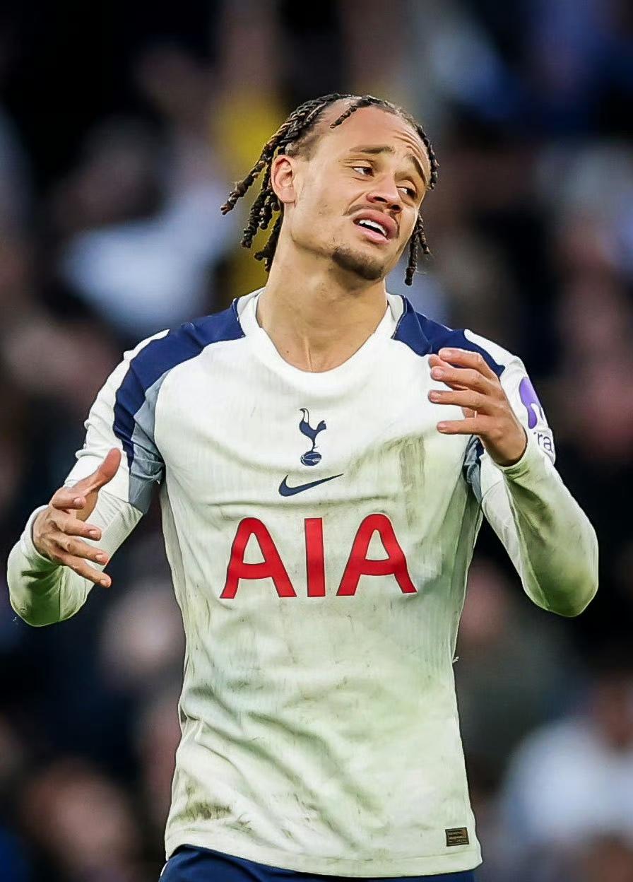 森林客场5-0大胜桑德兰，高出热刺8分，保级稳了。森林老板这场外工作到位啊，要知