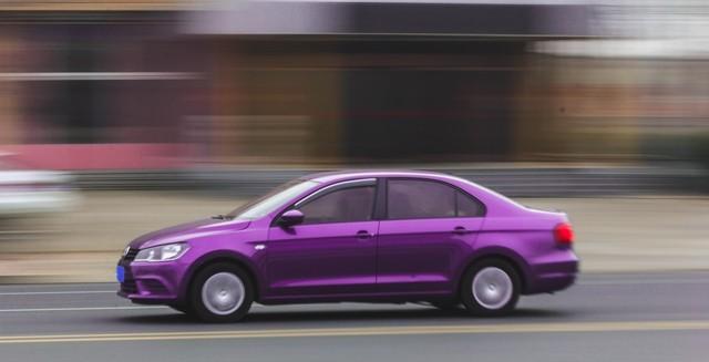 昨天一个车友跟我诉苦，修变速箱花了2万8。我就问他：“你等红灯是不是从来不挂N挡