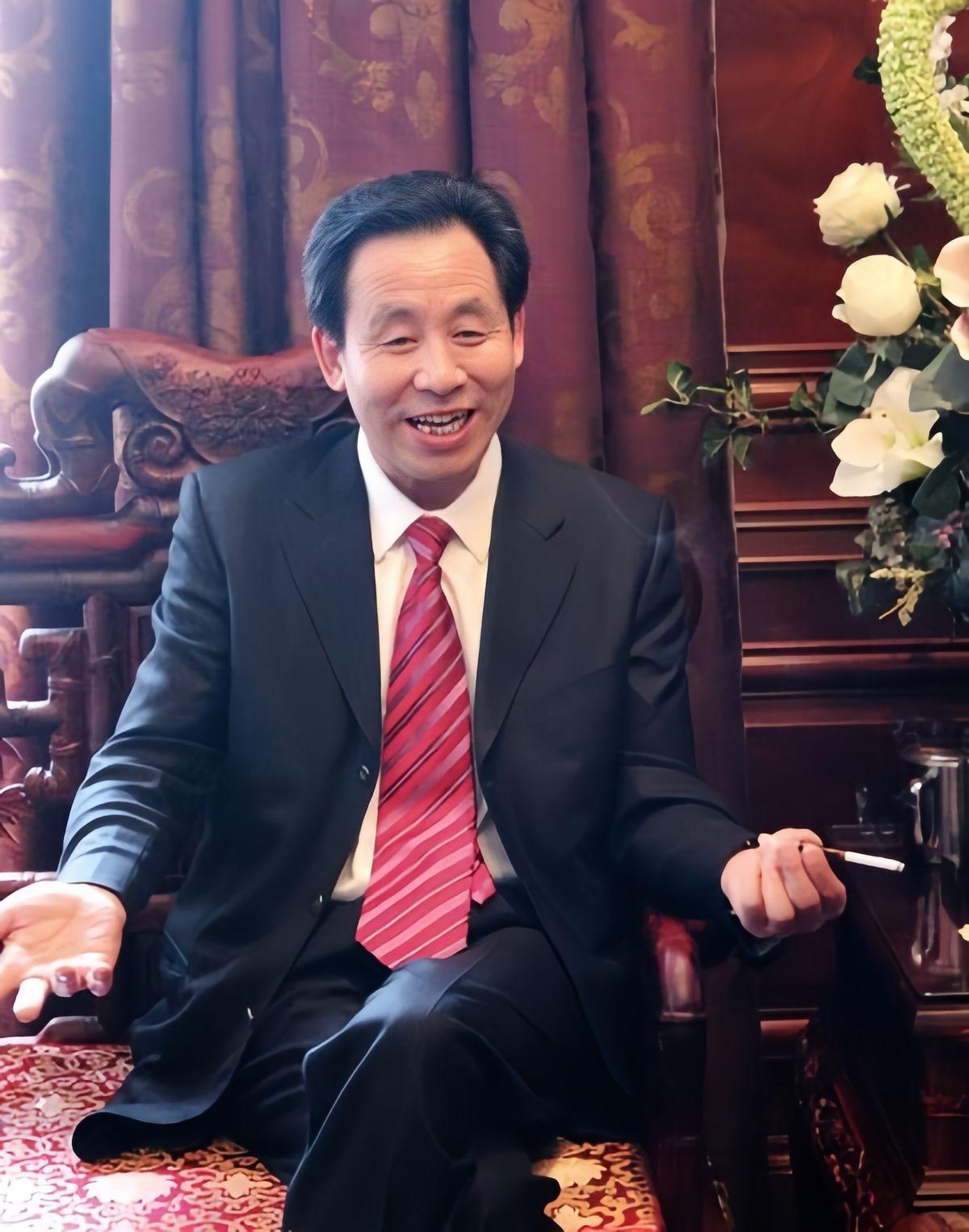 福建煤老板薛经官，有钱是真敢花。他在福清老家盖的别墅，花了十个亿。这还不算啥