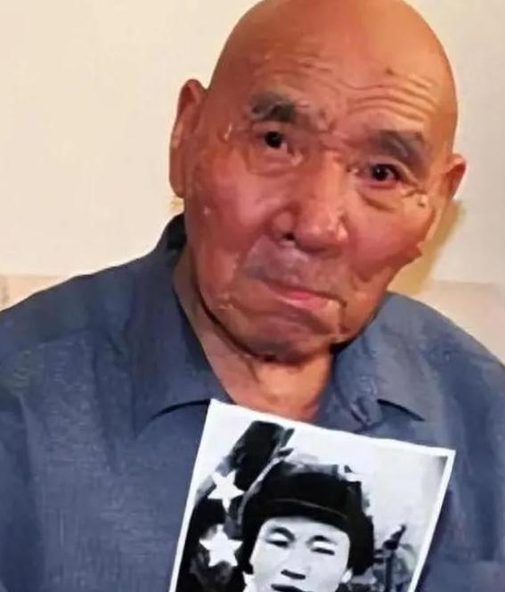 1953年，毛主席见到志愿军“打坦克英雄”苏吊蛋后，觉得这个名字实在不雅，便笑着