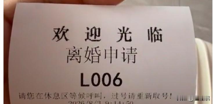 好友和我说她80多岁的老爸叛逆了！[汗]她爸退休了1万多，以前，每个月的钱都