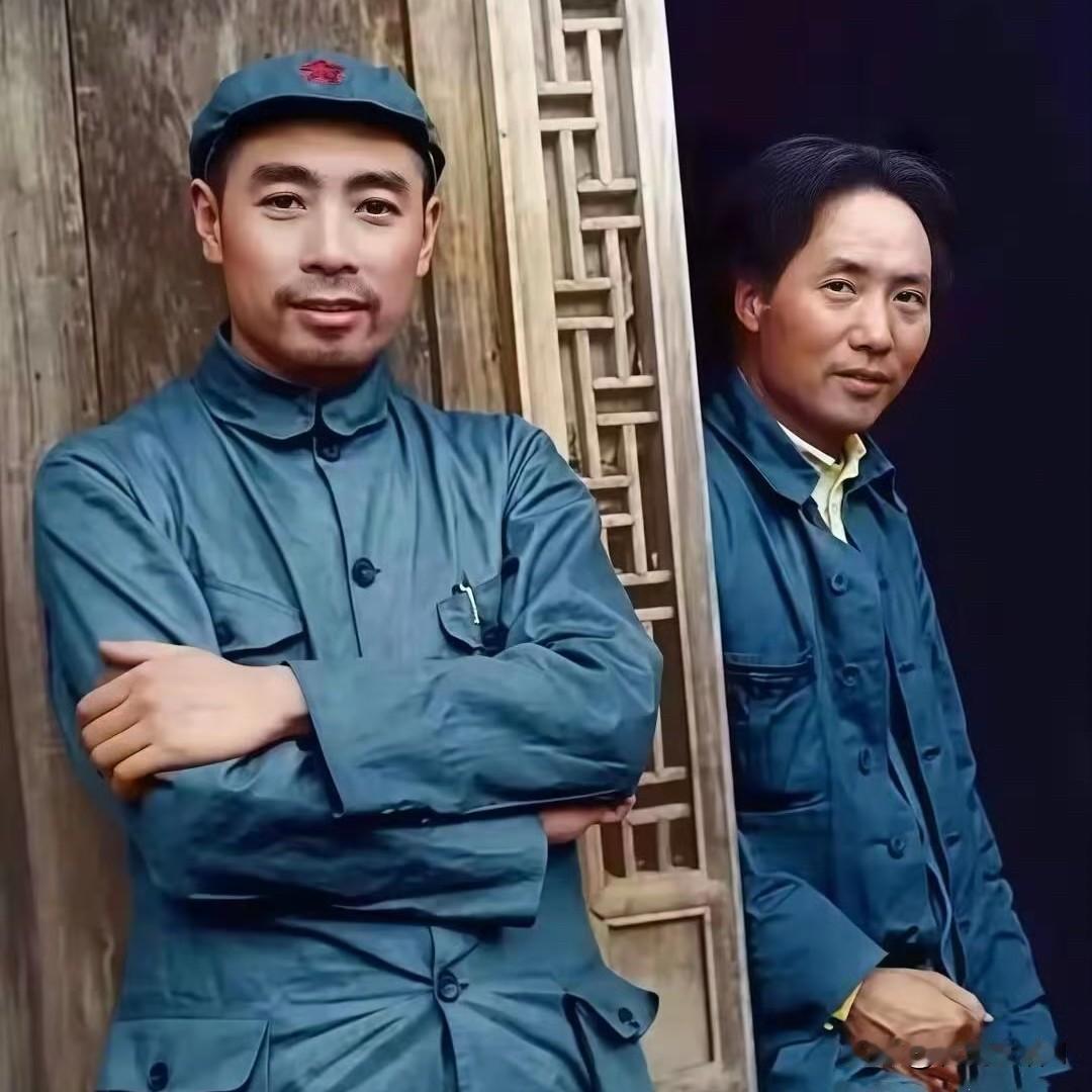 1936年12月24日晚，周恩来在宋子文、宋美龄陪同下，见到了被扣押十二天的蒋介