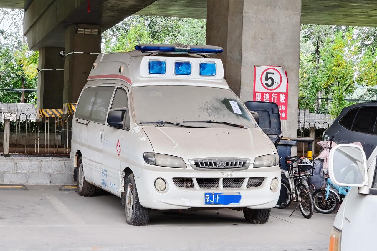 六千万救护车采购被实名举报，慈善善款容不得半点糊涂账7月12日，实名举报人