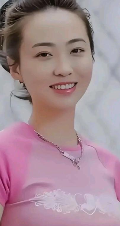 白珊珊，女，生于1989年，贵州人，毕业于吉林大学珠海学院，第20届模特之星广东