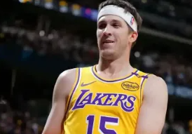 美媒报道了湖人的最新伤病情况。报道称：“湖人再次将奥斯汀-里夫斯列入明日对阵布