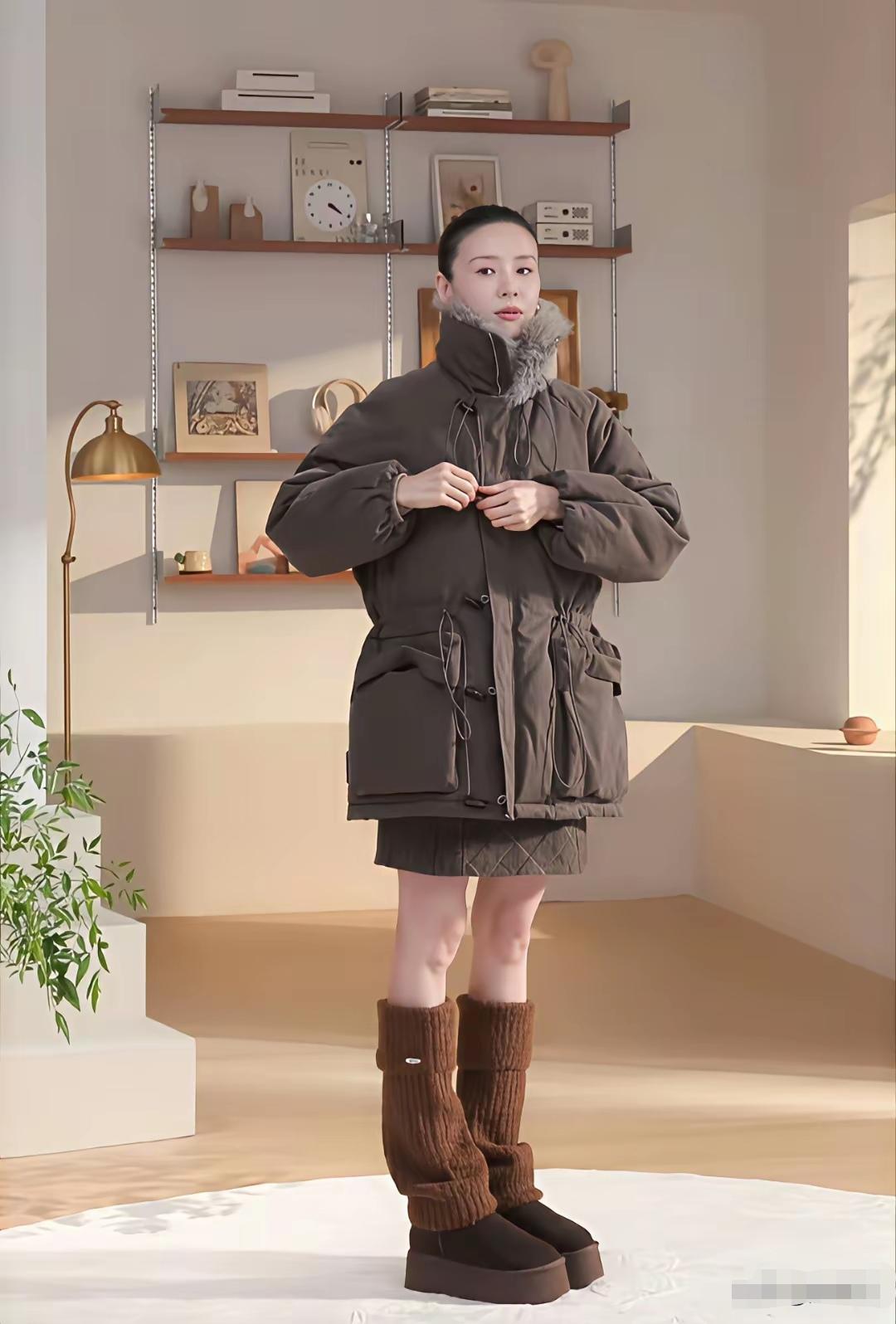 董洁直播间的火，其实藏着个反套路的秘密。朋友一句话点醒我：现在的人买衣服，