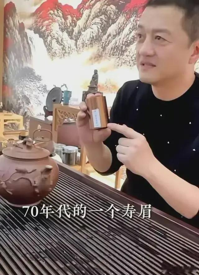 李亚鹏到杨子家作客，两人拿出来的东西，果真大佬的世界我不懂……杨子带李亚鹏去参观