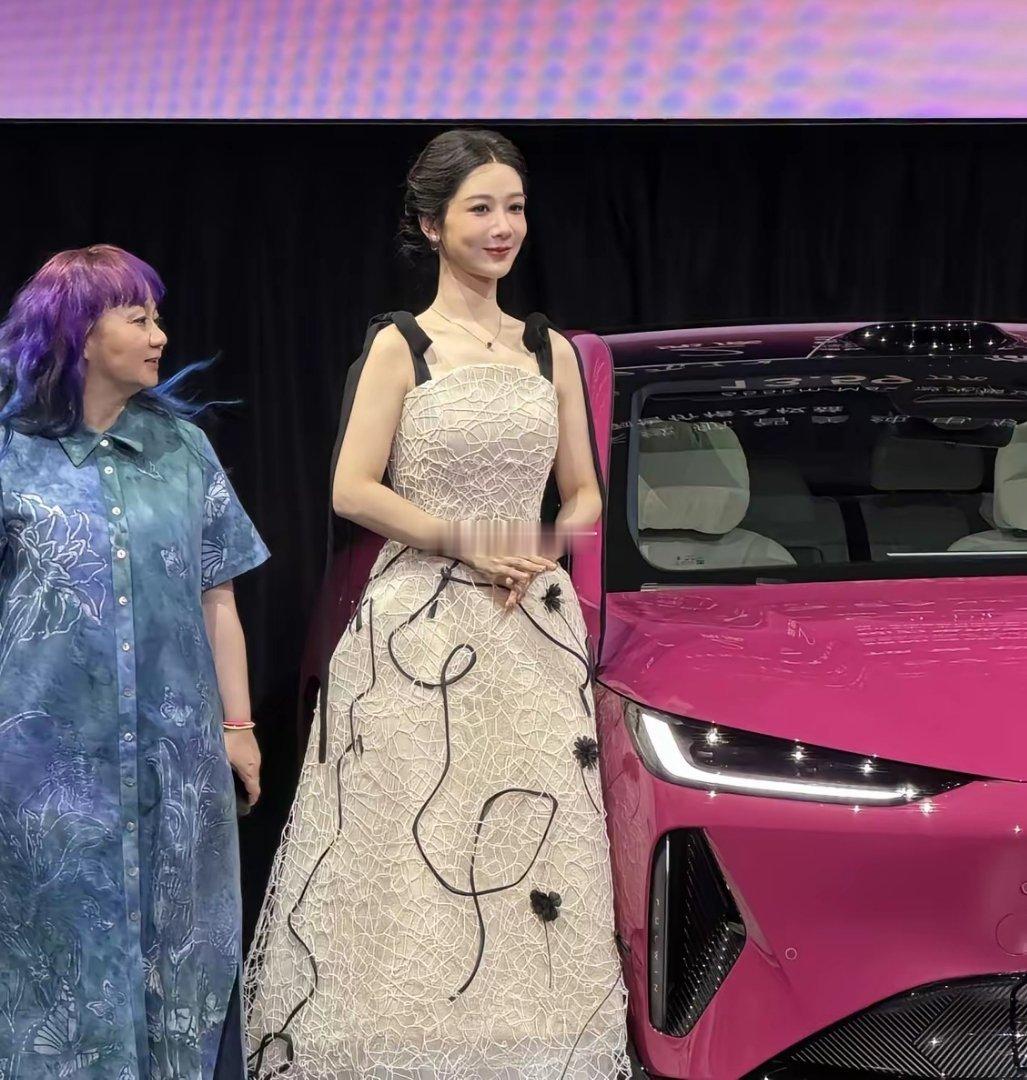 明星果然很耀眼，杨紫白的发光啊！