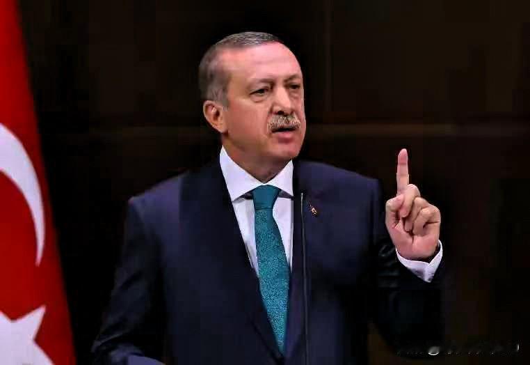 美国认怂了！据央视12月24号消息，美国刚刚以缺少专业人员为由，放弃此前高调