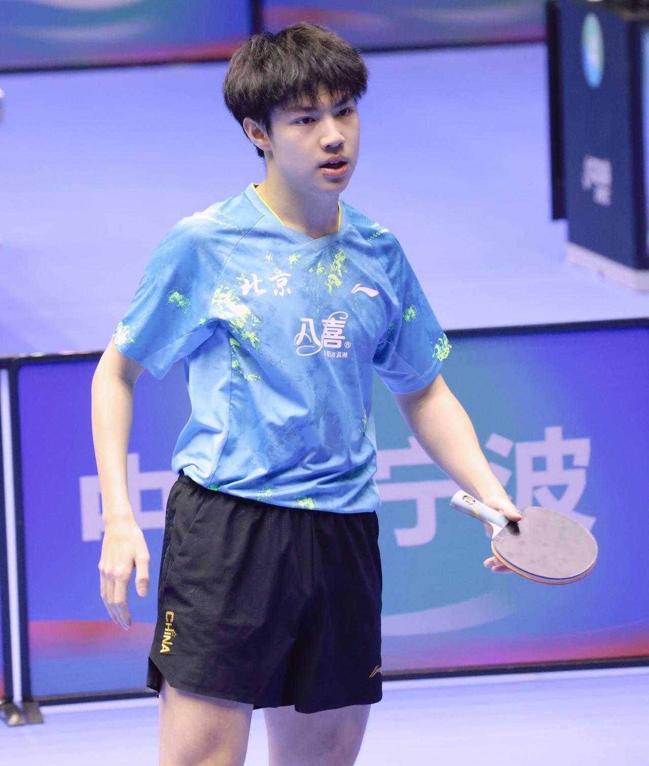 这就是为什么连张继科都佩服王楚钦的原因：如何在单项淘汰后，迅速调整过来。黄友