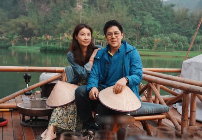 霍启刚，高调发文！4月7日，霍启刚突然在香港社媒高调发文，他大方公开分享了多