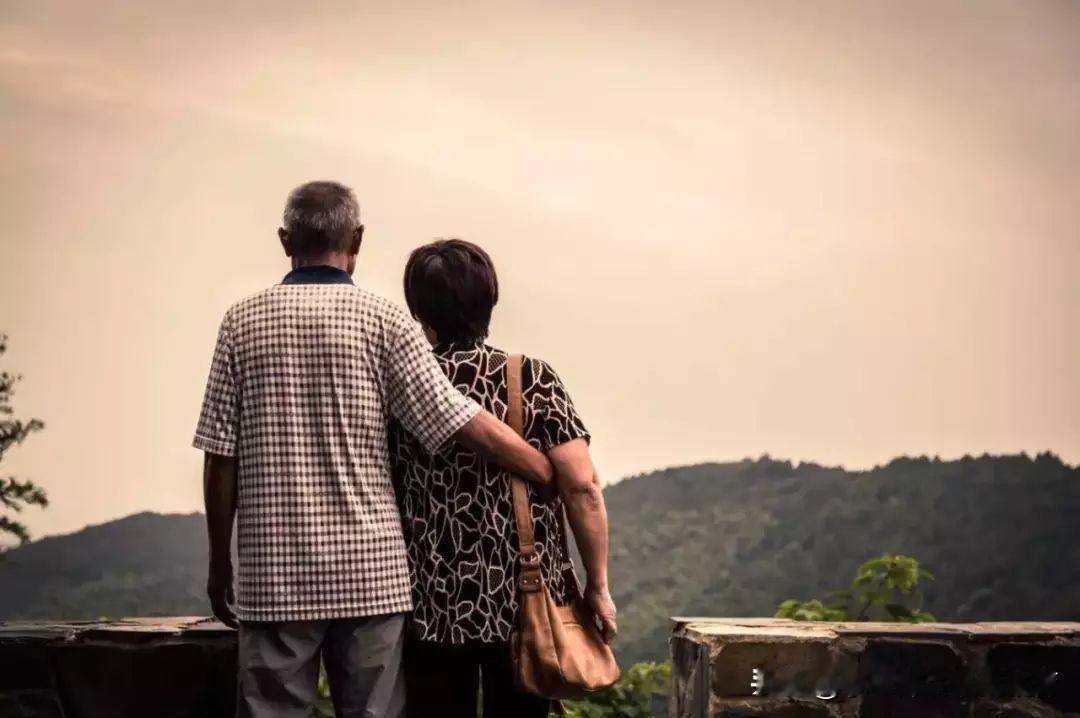 婆婆愿意心甘情愿帮忙带娃的前提：1、儿媳上班。如果儿媳不上班，产假结束不考虑