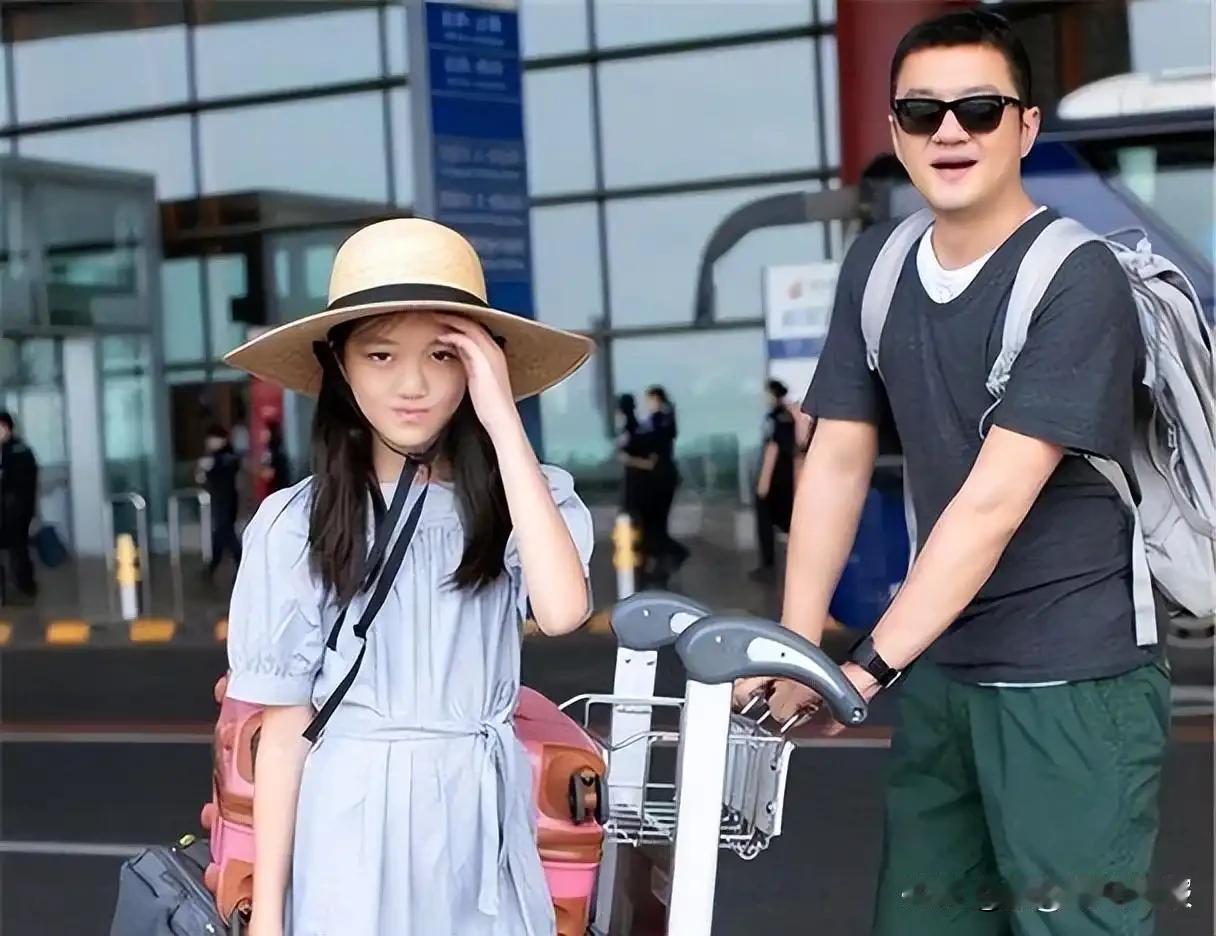 李亚鹏，他真的很幸福现实生活中他有4个可爱的小棉袄女儿第一段婚姻：2005年