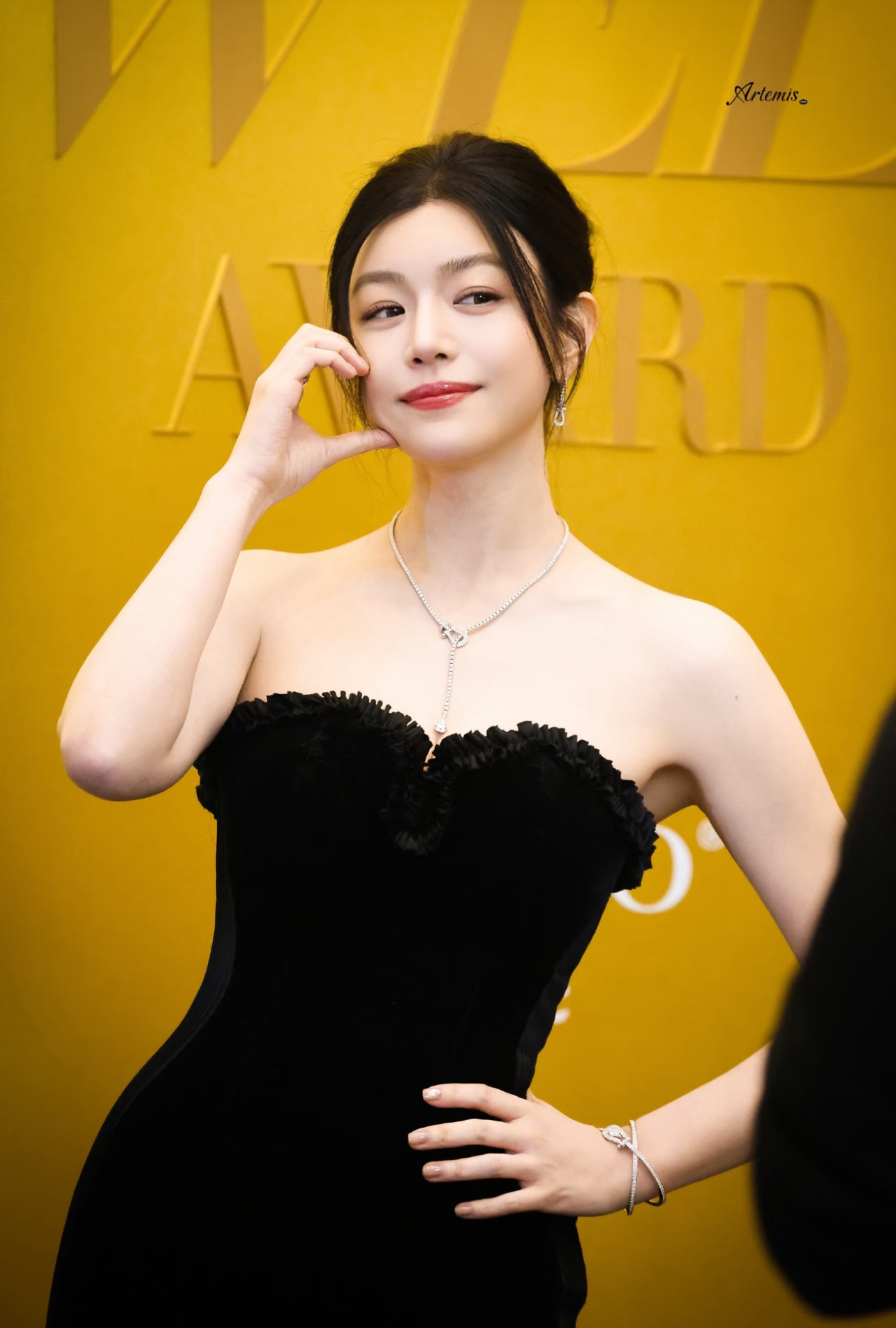 陈妍希脸颊比心好甜妹妹姐的脸颊比心要甜死谁🥺