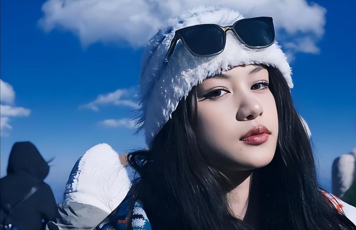 浙江姑娘在亚运赛场一人狂揽多枚奖牌，因五官轮廓深邃、颜值惊艳，在发布会上被外国记