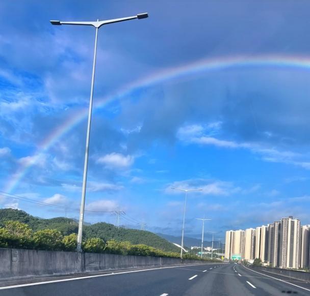 女方妈妈直接提出彩礼要88万。男子说你女儿长得这么漂亮，别说88万了，就是1