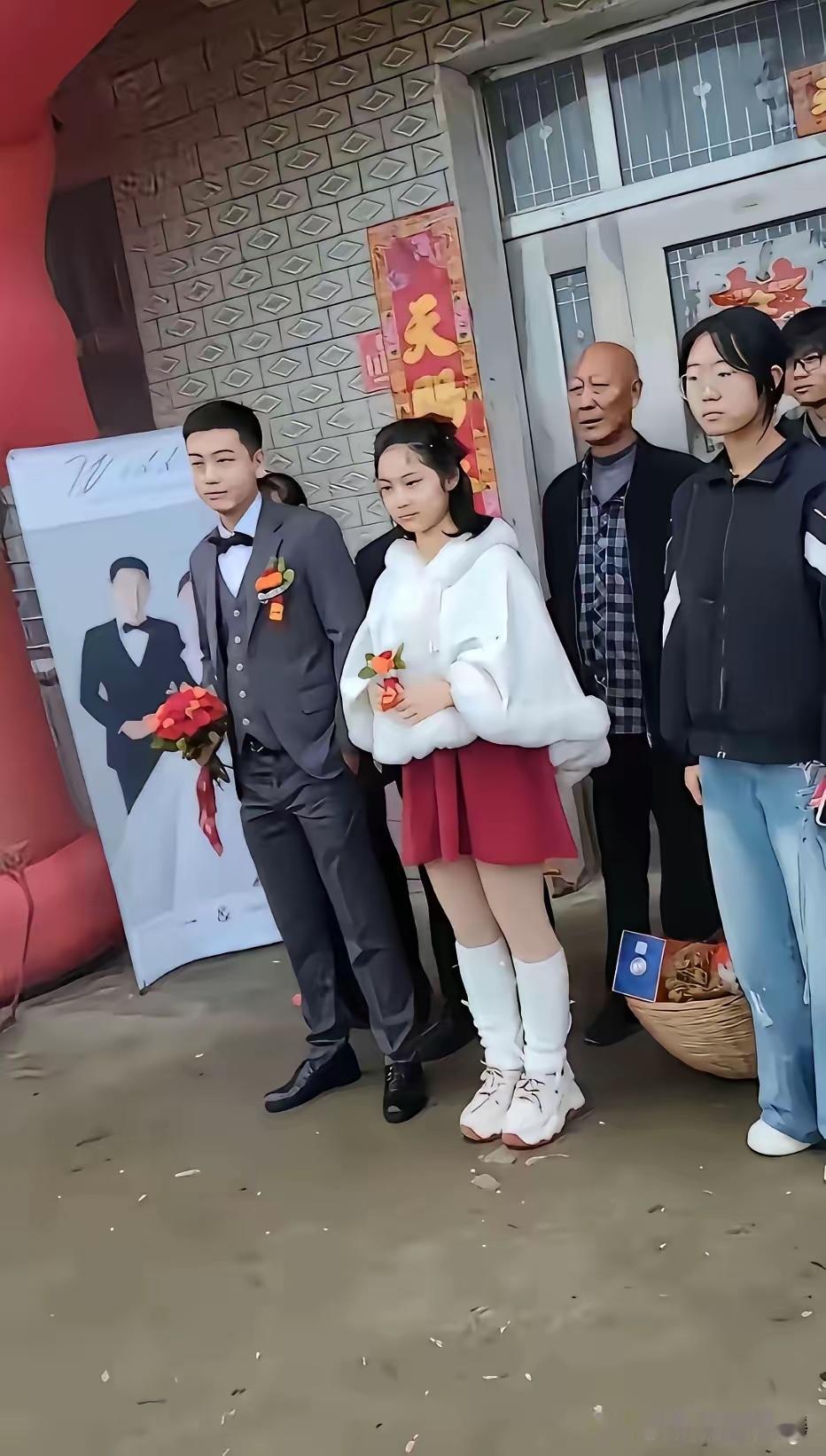 不怪小伙子一脸幸福，换谁都一样！​​​