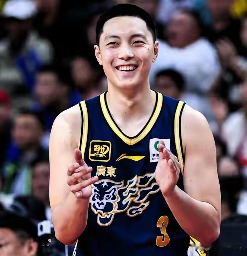 广东三大主力三分球23投3中，他们都在笑谁呢？CBA常规赛第一轮，广东主场迎