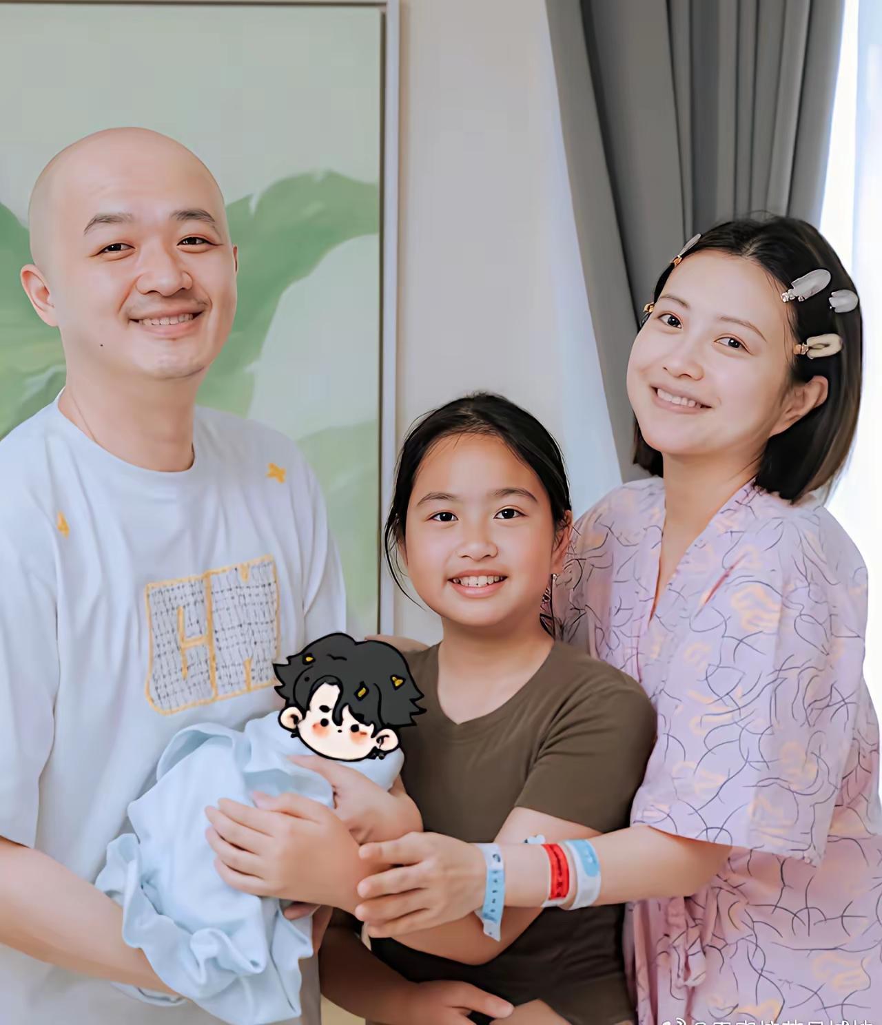 挺幸福的一家人！