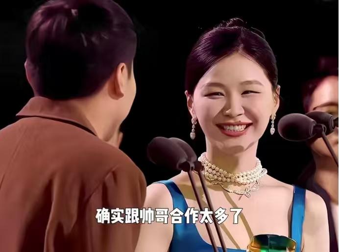 徐志胜：“我确实要说一个您的不足之处。”金靖：“请说。”徐志胜：“因为我