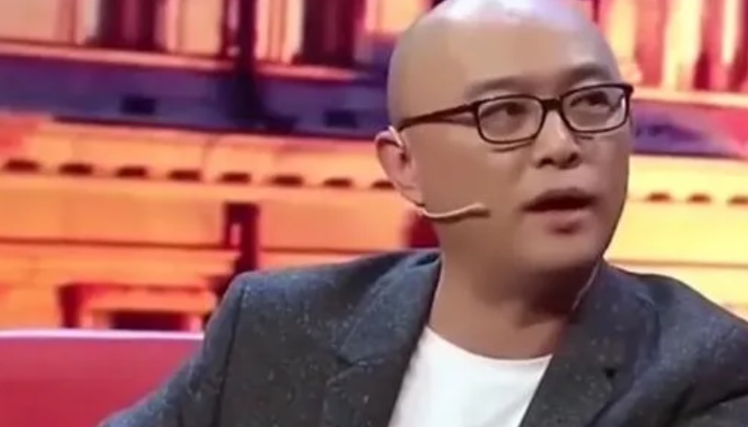 一次，孟非说：“我有个朋友身价5000w却扣到极致。每天早上醒来第一泡尿，他一定