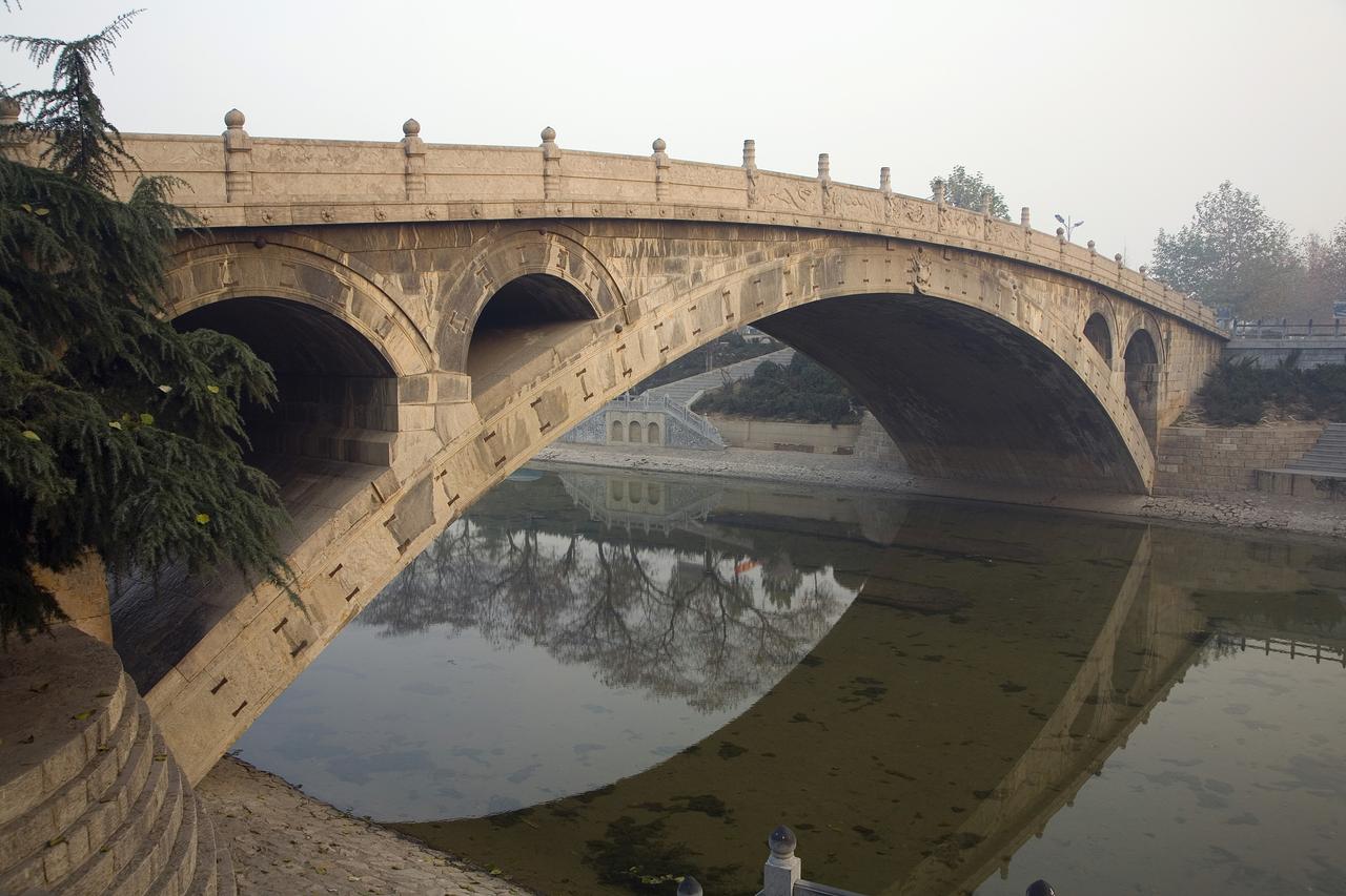 赵州桥凭什么屹立1400年？这座隋代修建的老石桥，狠狠打脸了无数现代基建认知