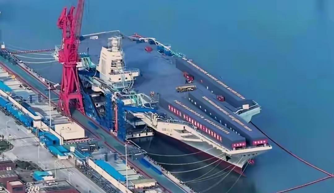 “004”比福建舰更快？中国航母提速“量产”，释放什么信号？进入2026年