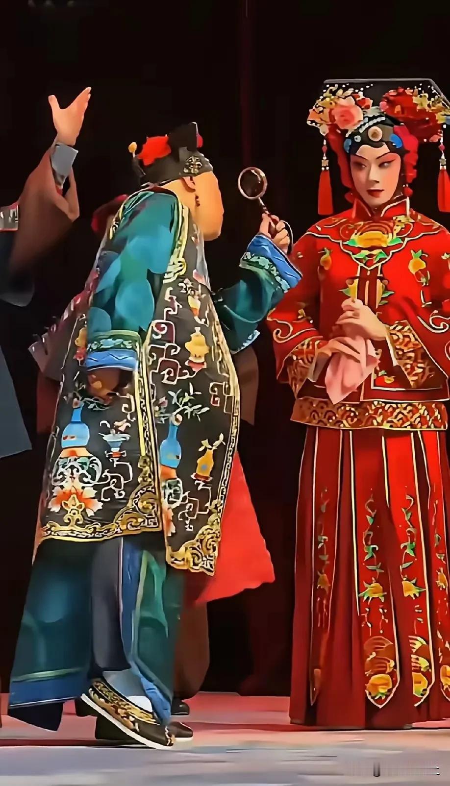 见过风浪的郭德纲，如今面对网上铺天盖地的争议，不知回望当初的选择会不会心生感慨。