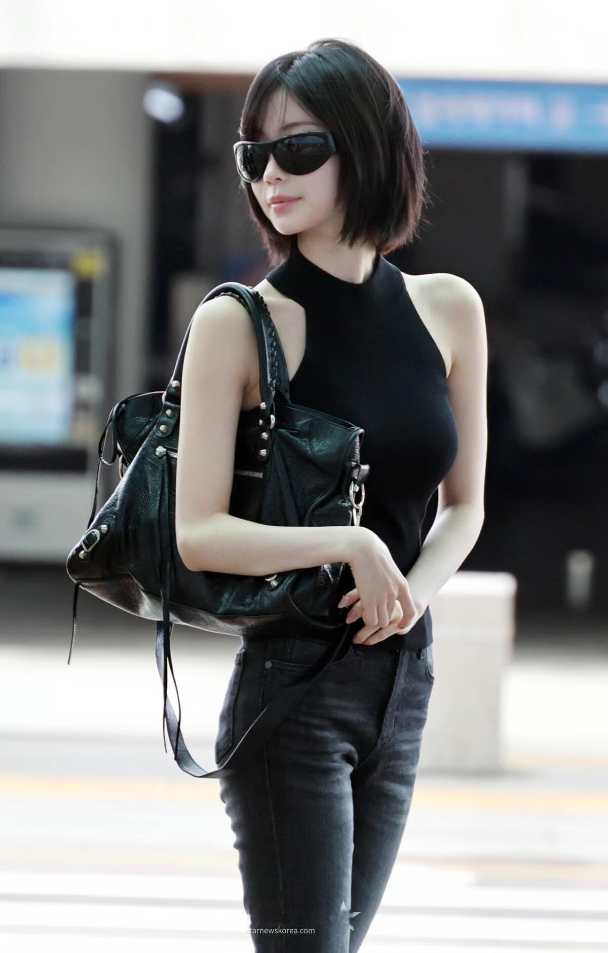 BABYMONSTER成员AHYEON、RORA、ASA出发日本福冈机场新闻图