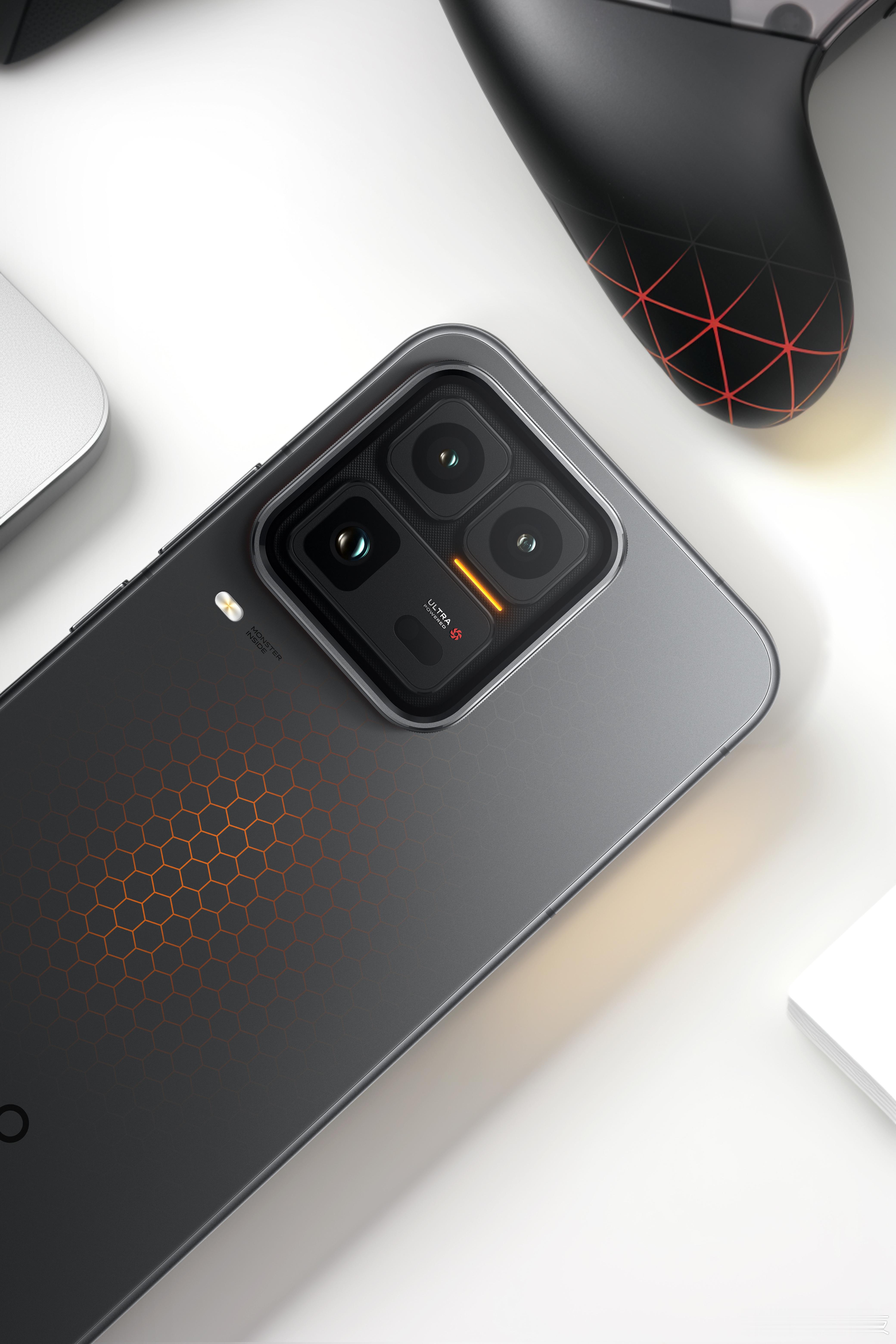 今晚七点iQOO15Ultra新品发布，来猜一下首发价格！前三猜对的粉丝，各奖