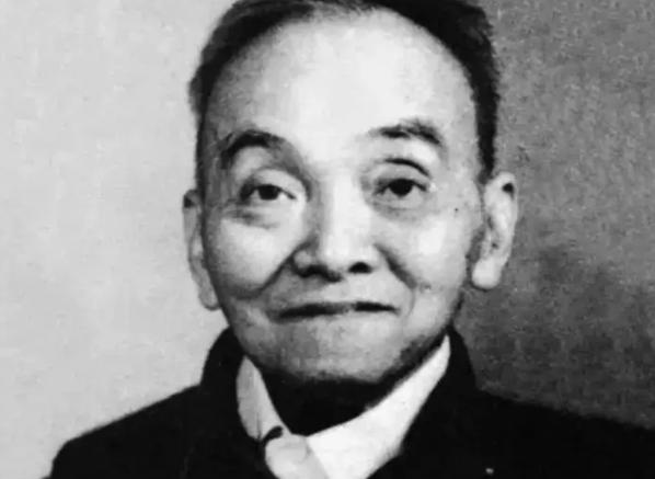 地下党被判死刑，行刑前他去上厕所，看守却意味深长道：早去早回。地下党成员范纪曼被