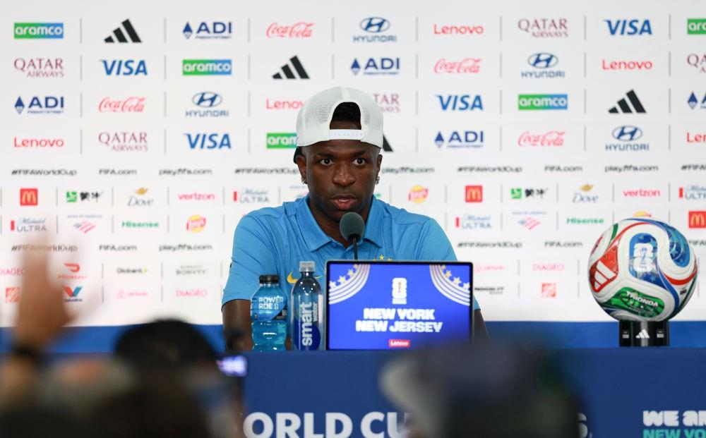 骂维尼修斯当逃兵的球迷，这回都可以歇歇了！巴西队点球饮恨的更衣室真相，总算浮出了