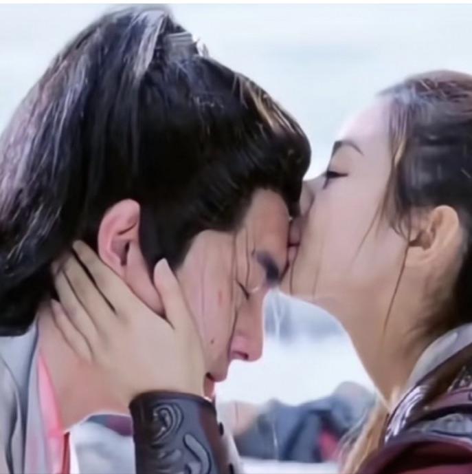 说实话，《楚乔传2》拍不了，根本不是钱的事。是赵丽颖现在说了算了。你看《与凤