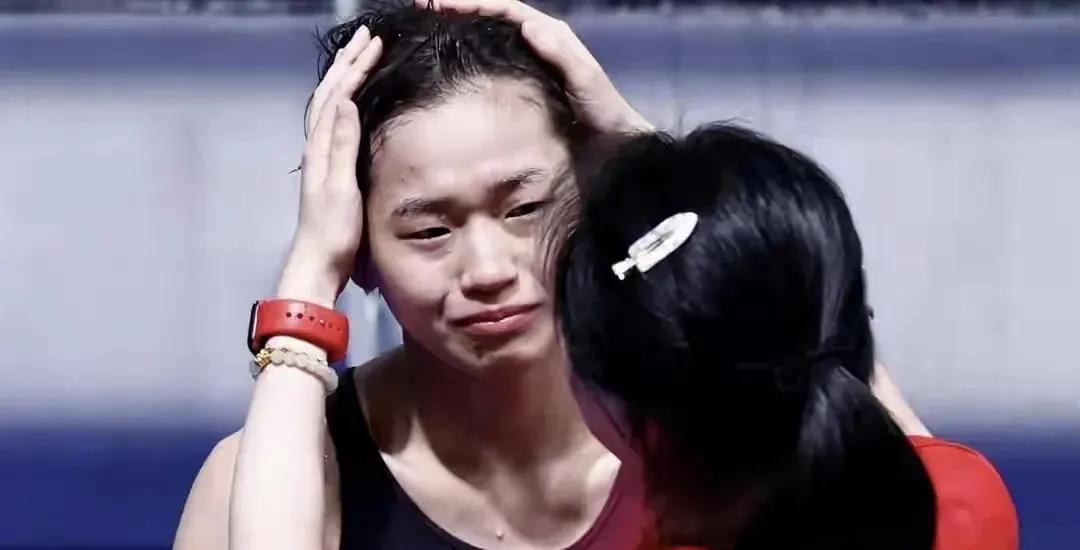 拘留10天罚款！全网封杀！47岁女作家疯狂网暴全红婵真相曝光15天11次发文