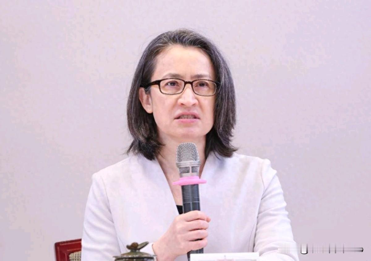 萧美琴窜访意大利之后，台湾成功大学政治系教授王宏仁声称，中国会感到“害怕”！9月