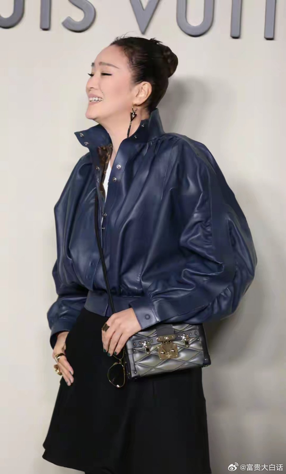 巩俐压轴亮相LV活动60岁的巩皇气场依旧强的可怕🌟巩俐LV压轴巩俐