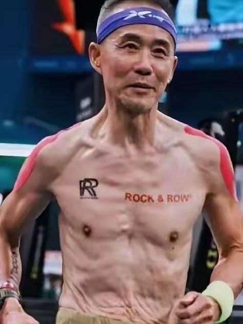 我问经常健身的表弟，王石健身这么多年了，怎么没有腹肌？表弟说，按他现在的练法