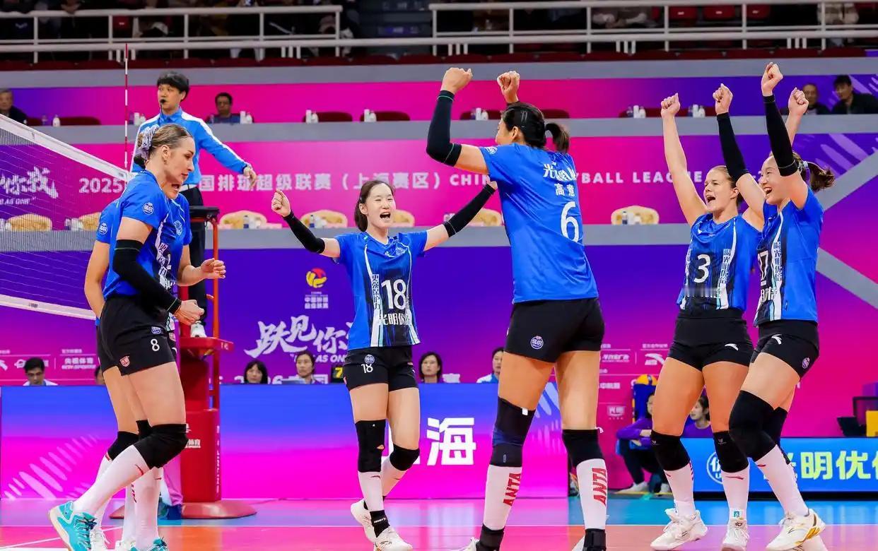 上海女排尽遣主力击败天津女排，可能是第一回合天津主场球迷太过热情以及那张黄牌和鹰