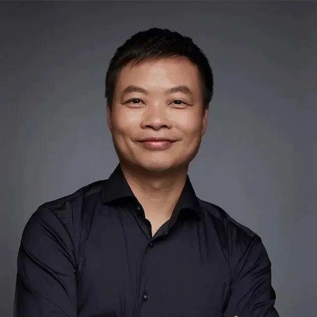 曾经财富自由却非要造车，何小鹏为什么敢再赌一次？2017年，小鹏汽车刚起步时，何小鹏的压力非常大。那