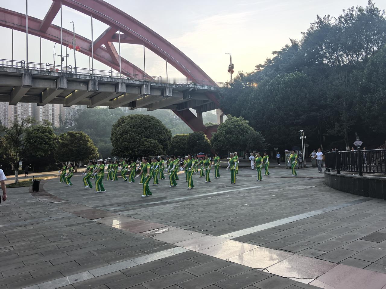 贵州您好！盛夏的温度正好，平均19度的气温。跳舞，跑步，打球…也只是微微出汗，出