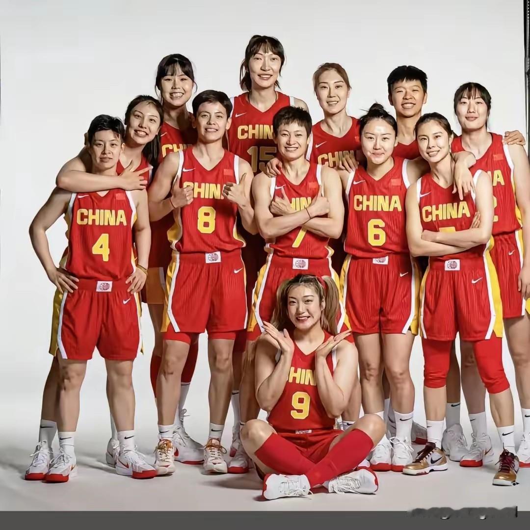 这是中国女篮的2024年奥运会阵容那个时候是不是看着也挺强的可是她们